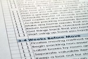 住まいの転倒防止チェックで安全な暮らしを実現するには？