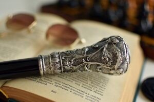 高齢者のための転倒予防に最適な杖の選び方は？