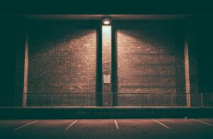 転倒予防のための手すり設置で工事不要のデメリットは？