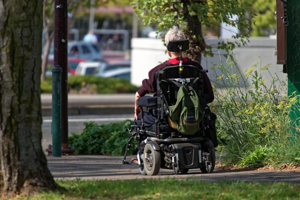 転倒後に車椅子が必要になる目安はどのようなものですか？
